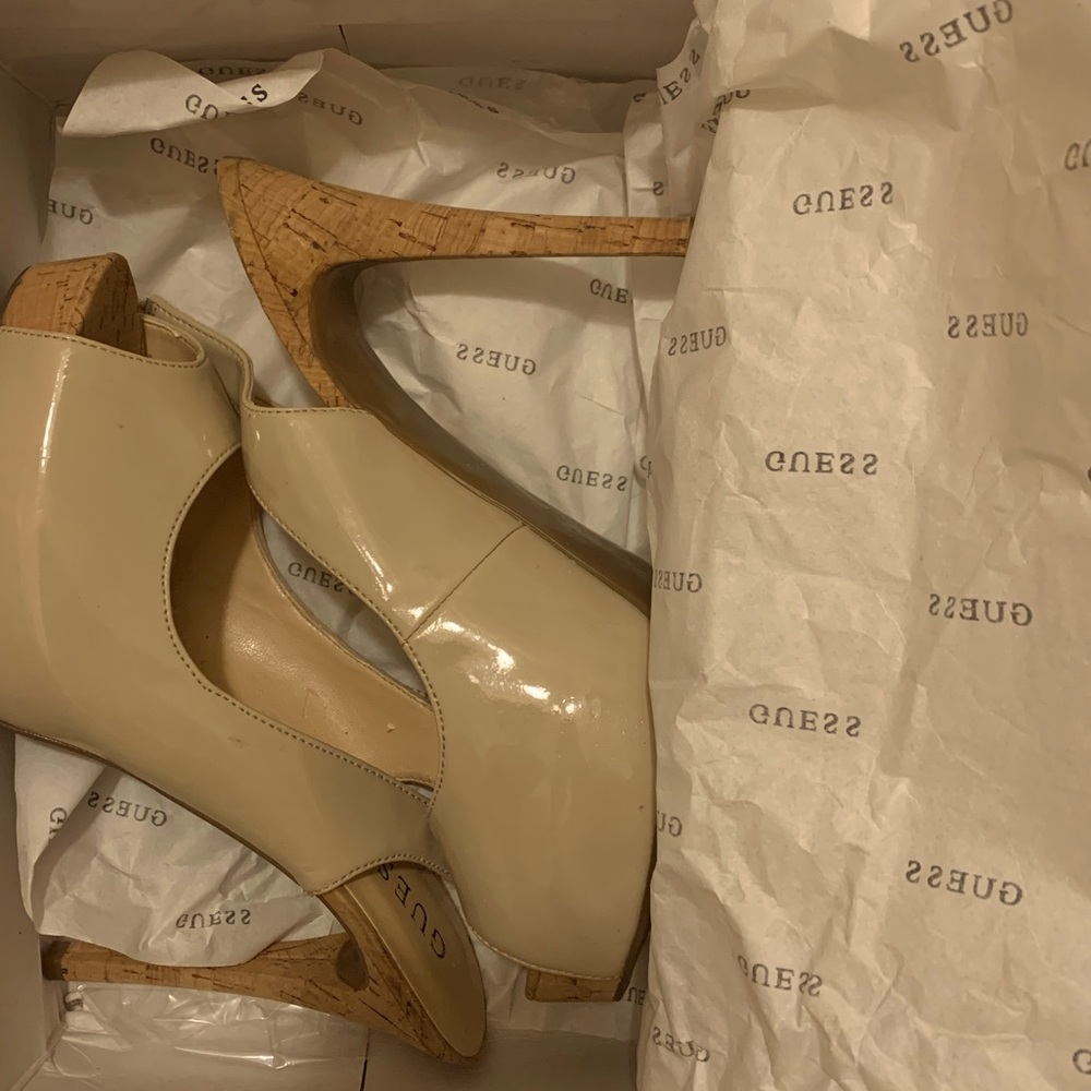 Guess sling back shiny cream with cork like heel